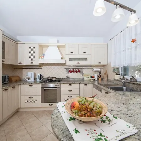 Apartman Moca, Vila