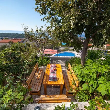 Vila Apartman Moca, *