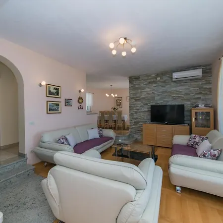 Apartman Moca, Vila Makarská